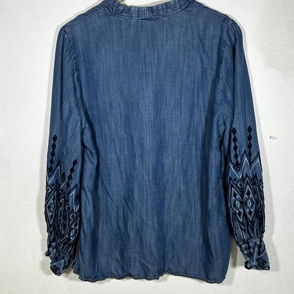 Chico's Embroidered Popover Top Size Large (2) Blue Chambray V-Neck Boho Women's - Picture 8 of 9